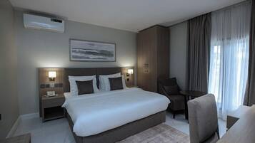 Deluxe Apartment, Balcony, City View | 1 bedroom, desk, laptop workspace, blackout drapes