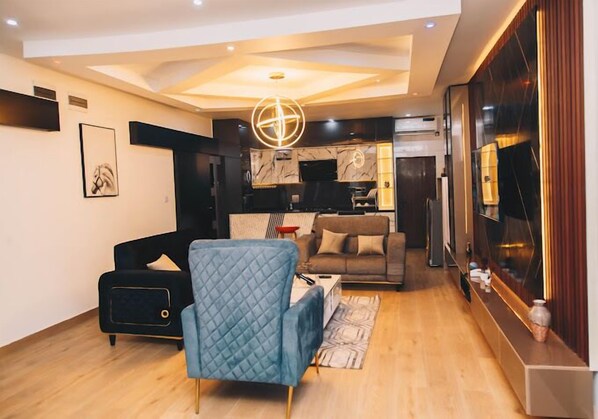 Deluxe Apartment, Balcony, City View | Living area