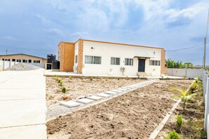 Exterior - Charming 3-bedroom house  in enchanting Kweiman-Danfa in a secure community (Kweiman)