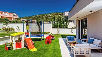 Villa (4 Bedrooms) | Exterior