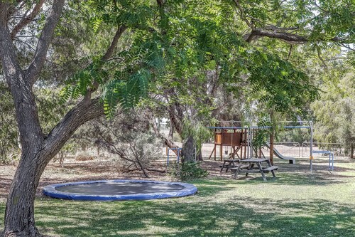 FABULOUS RURAL ESCAPE SET ON A PEACEFUL LANDSCAPE OF NATURAL BUSHLAND
