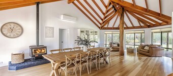 FABULOUS RURAL ESCAPE SET ON A PEACEFUL LANDSCAPE OF NATURAL BUSHLAND