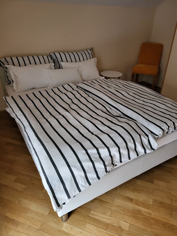 4 bedrooms, WiFi - Peaceful 4.room house in Maribor's green garden (Upravna enota Maribor)