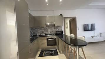Apartment, 2 Bedrooms, Accessible, Smoking | Interior