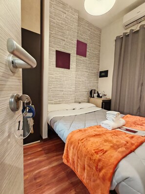 Economy kamer | Een kluis op de kamer, een strijkplank/strijkijzer, gratis wifi