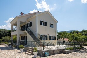 Esterni