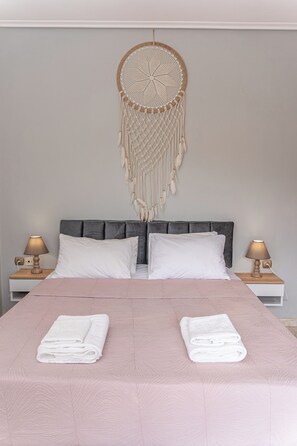 3 bedrooms, in-room safe, iron/ironing board, free WiFi - Arte Villa,Margarita apartment huge garden,shared pool-5 min drive from Sami (Sami)