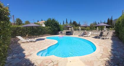 Arte Villa,Margarita apartment huge garden,with pool-5 min drive from Sami