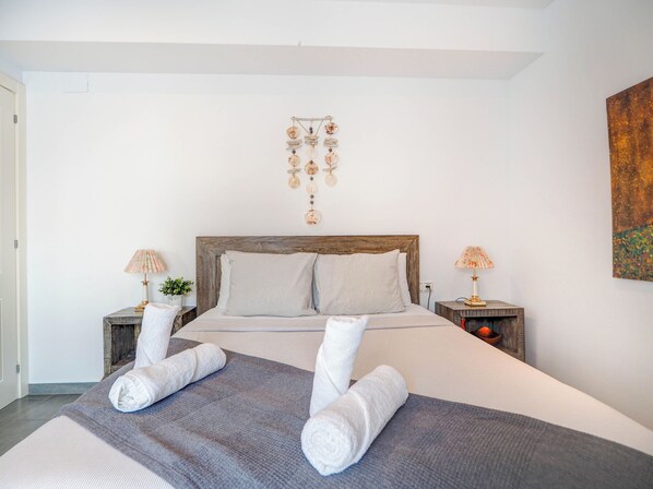 2 bedrooms, iron/ironing board, free WiFi, bed sheets