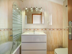 Hårføner og håndklær