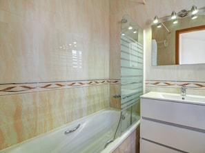 Hair dryer, towels - Ribes Duplex by Hello Homes Sitges (Sitges)