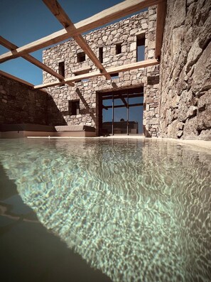 A stone building with a pool in front. - Ria Mar Villas & Suites by Live&Travel (Mykonos)