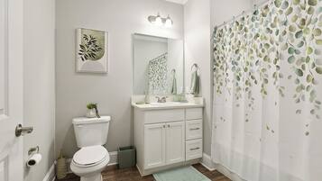 SĂšche-cheveux, serviettes fournies, savon, papier toilette