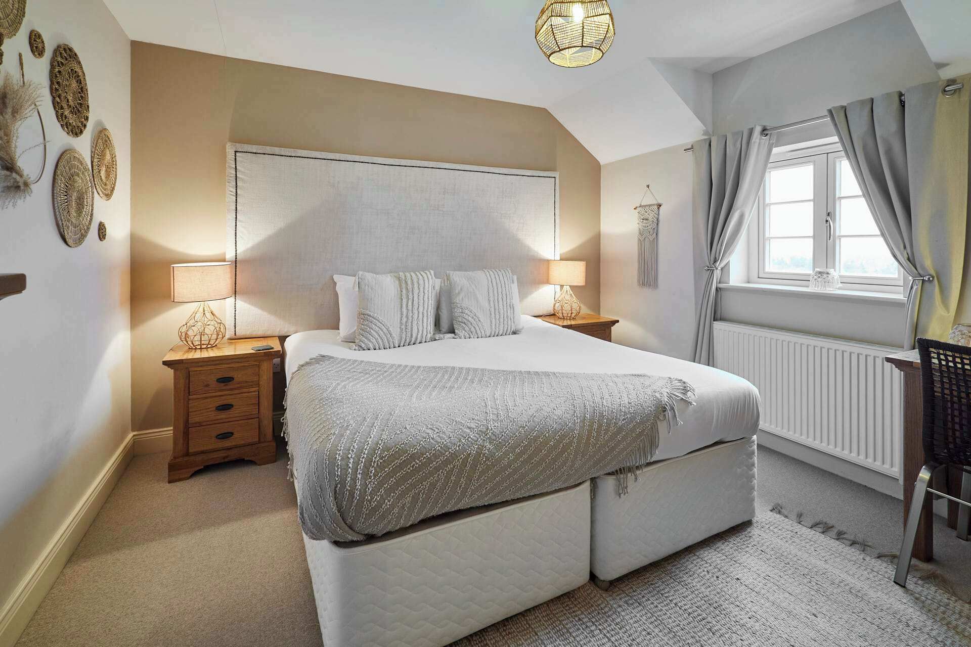 4 bedrooms, desk, iron/ironing board, travel cot
