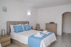 2 bedrooms, iron/ironing board, free WiFi, bed sheets - T2 Lyana, com AC e Wifi, a 550m da praia (Albufeira)