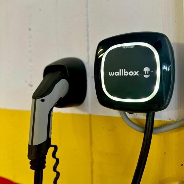 Electric vehicle charging station - Aragosta Hotel (Durrës)