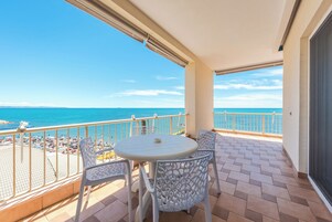 Deluxe Suite, Sea View | Beach/ocean view