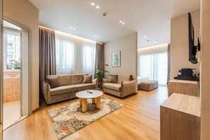 Suite, vue sur la mer | 1 chambre, draps italiens de Frette, literie de qualité, minibar