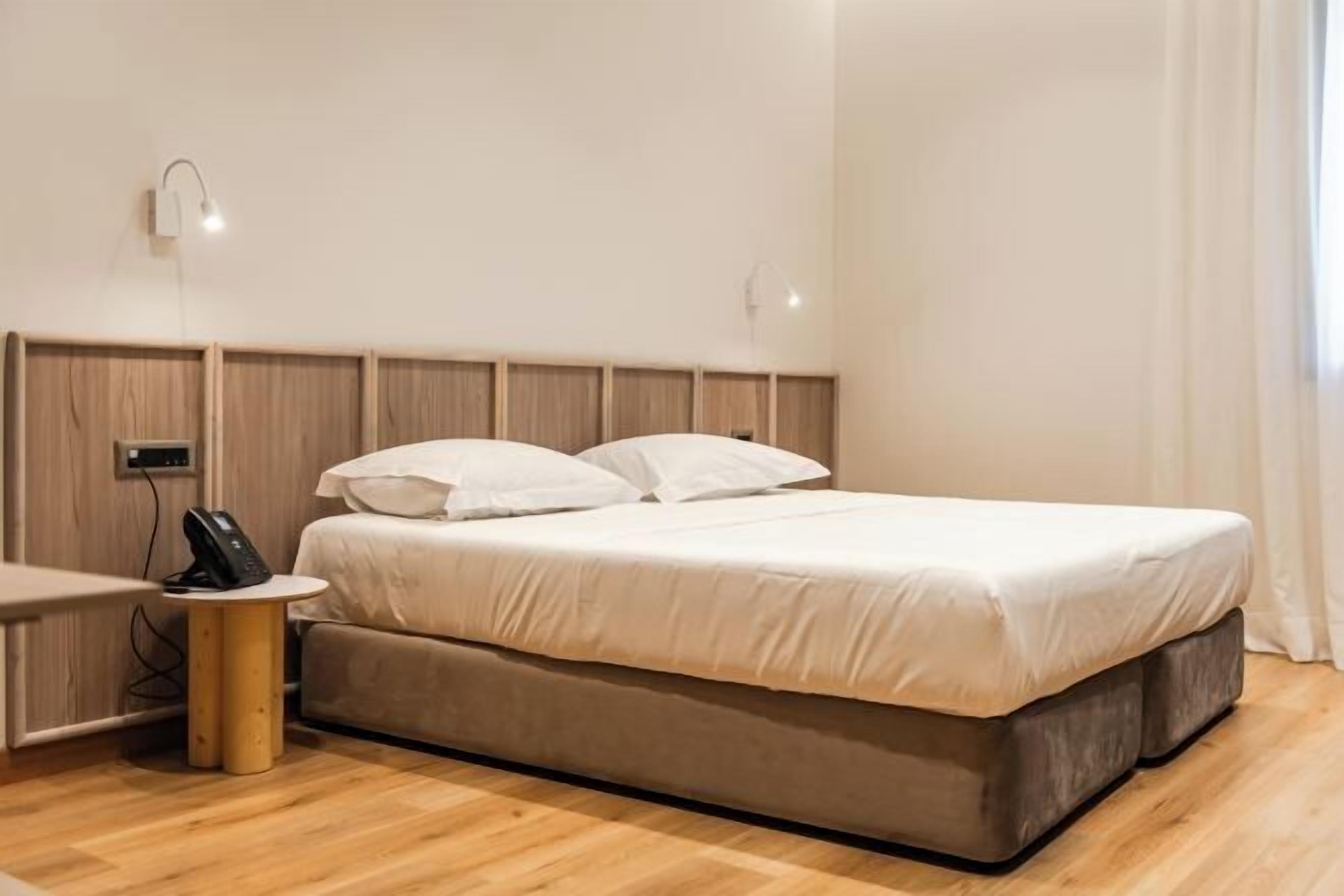 Frette Italian sheets, premium bedding, minibar, in-room safe