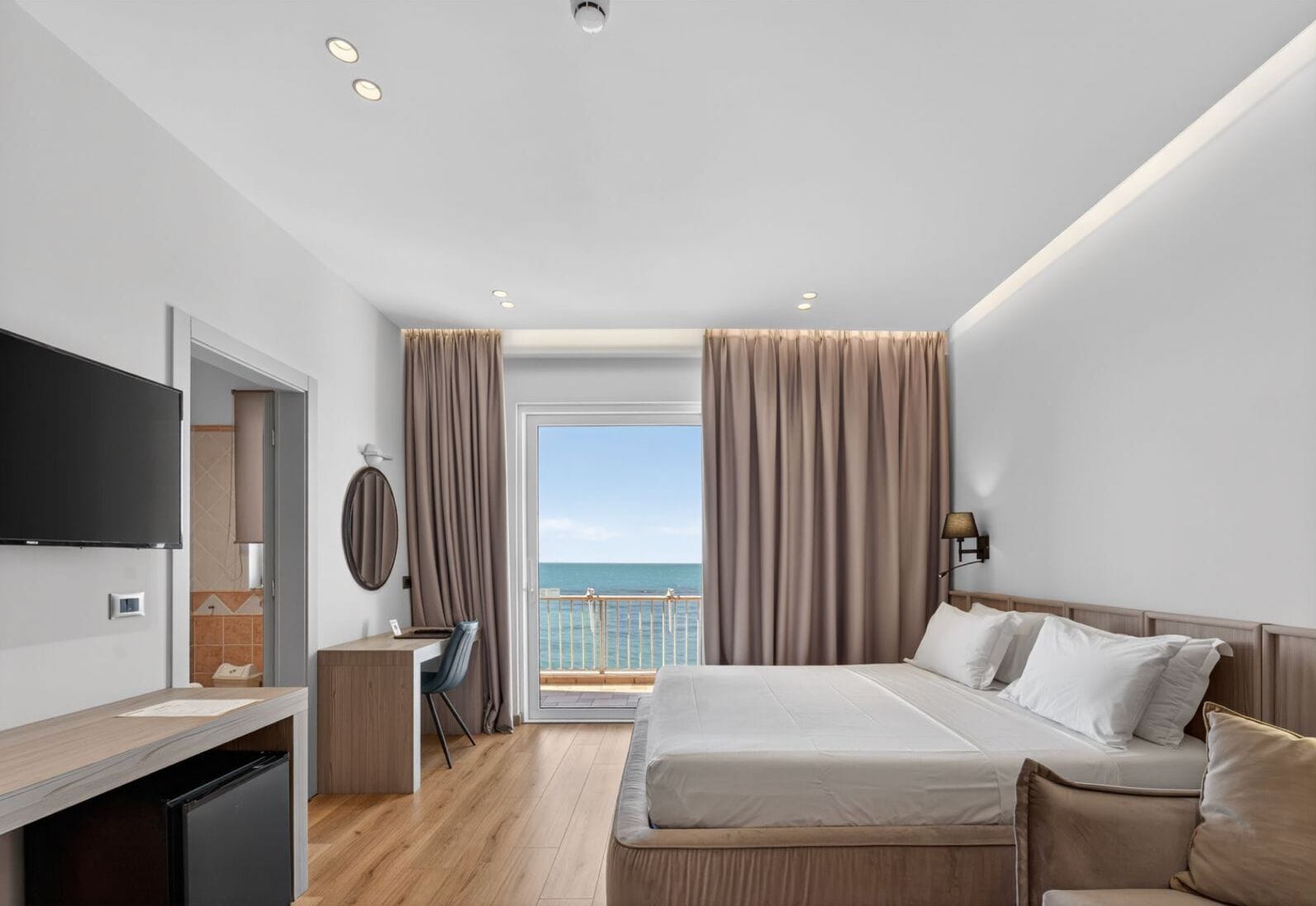 Frette Italian sheets, premium bedding, minibar, in-room safe