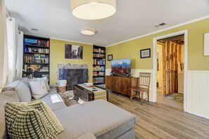 Fernseher, Kamin, Arbeitsbereiche