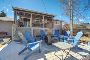 Outdoor dining - 4BR w/ Patio and fire pit | near Garden of the God (Colorado Springs)