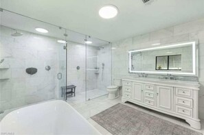 Casa, 3 habitaciones, con acceso para personas discapacitadas, alberca privada | Baño