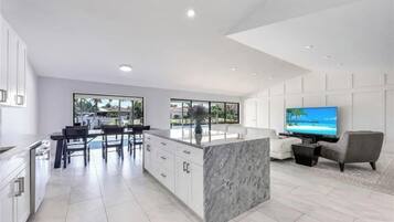 House, 3 Bedrooms, Accessible, Private Pool | Living room