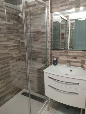 Dusche, Toilettenpapier