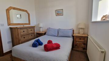 2 bedrooms, iron/ironing board, WiFi, bed sheets