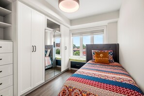 2 slaapkamers, een strijkplank/strijkijzer, reisbedje, gratis wifi