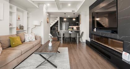 GLOBALSTAY. Townhouse in Etobicoke Minutes Away Waterfront