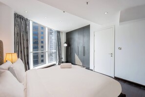 4 bedrooms, in-room safe, iron/ironing board, bed sheets