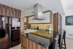 Fridge, microwave, oven, stovetop