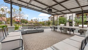 Outdoor dining - Snug 2BR NearASU Pool Grill, Pet Friendly, Parking (Tempe)