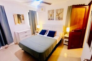 1 quarto, cortinas blackout, ferros/tábuas de passar roupa