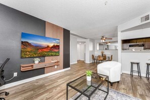 Smart TV, offices - Cozy 2BR Near ASU, Pool Grill, Pet Frndly, Parking (Tempe)