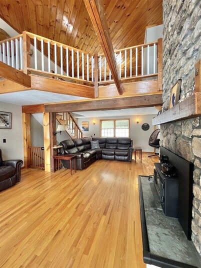 WATERFRONT ON BRANDY POND!  SLEEPS 20!!