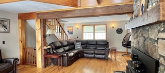WATERFRONT ON BRANDY POND! SLEEPS 20!!