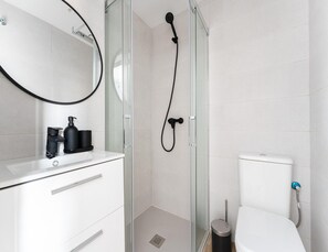 Bathroom - Boutique Apartment in Faro's Fuengirola (Fuengirola)