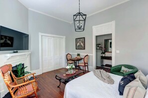 1 bedroom, iron/ironing board, WiFi, bed sheets - Landre’s Place @ Trustees’ Garden, | Historic (Savannah)