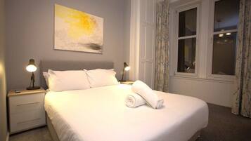 2 slaapkamers, een strijkplank/strijkijzer, reisbedje, wifi