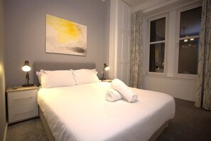 2 chambres, fer et planche à repasser, lit de bébé portatif, Wi-Fi