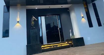 C33 Apartment And Suites