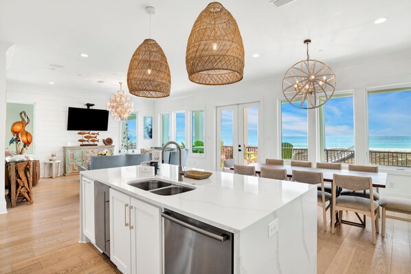 Fridge, microwave, oven, dishwasher - The Bucket List - Beachfront Getaway in Orange Beach, Pool, Hot tub (Orange Beach)