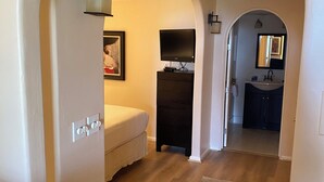 Cottage phong cách cổ điển, quang cảnh vườn | Bàn ủi/dụng cụ ủi quần áo, truy cập Internet không dây miễn phí