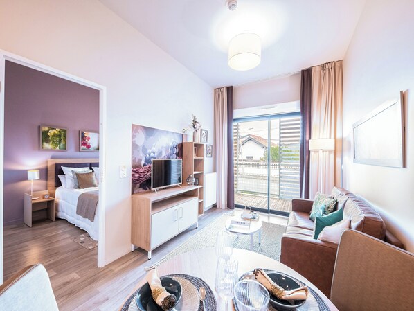Apartment, 1 Bedroom | Television