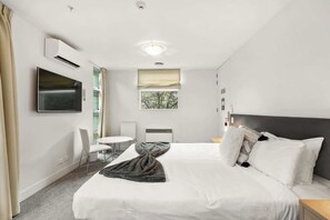 1 Schlafzimmer, Reisekinderbett, WLAN, Bettwäsche