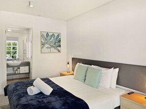 4 habitaciones, tabla de planchar con plancha, cuna de viaje y wifi 