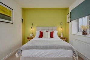 4 bedrooms, iron/ironing board, free WiFi, bed sheets